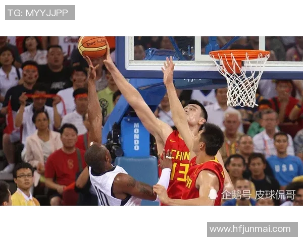姚明在篮球场上的精彩瞬间动图集锦展现巨星风采与无与伦比的球技 姚明在篮球场上的精彩瞬间动图集锦展现巨星风采与无与伦比的球技