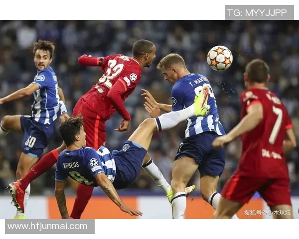 中超激战波尔图大胜曼联补时争议进球引发全场狂欢 中超激战波尔图大胜曼联补时争议进球引发全场狂欢