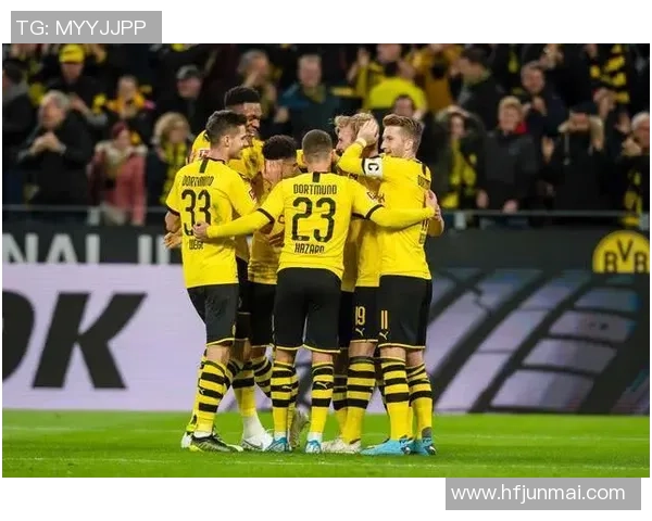 德甲焦点战：多特蒙德与巴萨激战成平局神扑瞬间引发全场热议